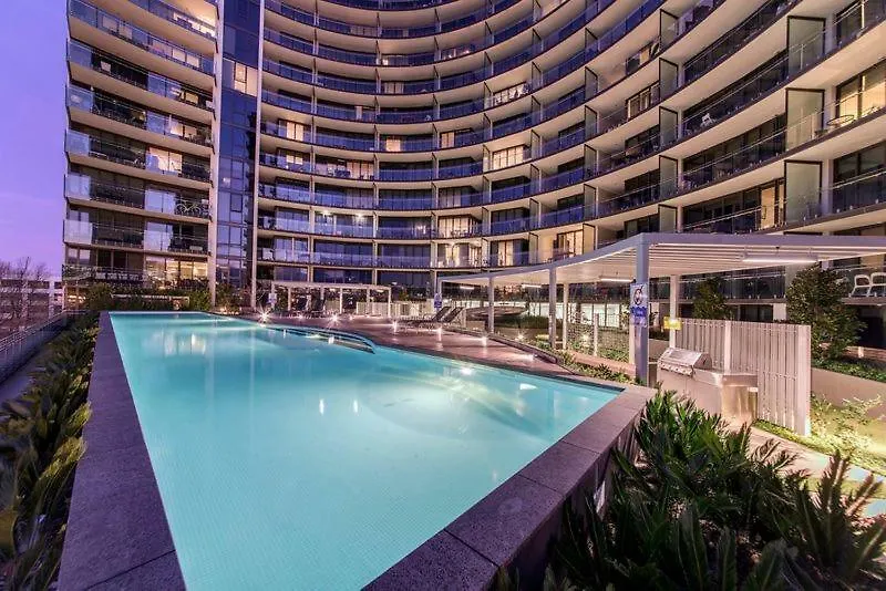 Perfectly Located Modern Apartment - Canberra Cbd
