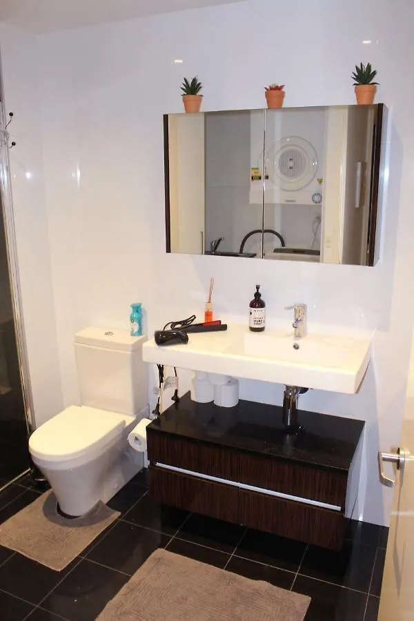 Perfectly Located Modern Apartment - Canberra Cbd