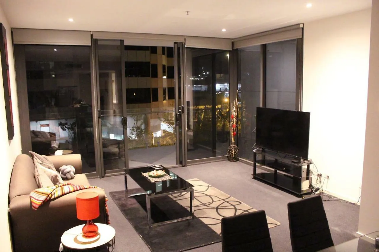 Perfectly Located Modern Apartment - Canberra Cbd 0*,  Australia